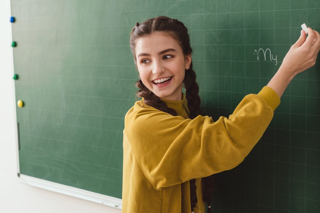 Clase práctica en un colegio americano para estudiantes internacionales
