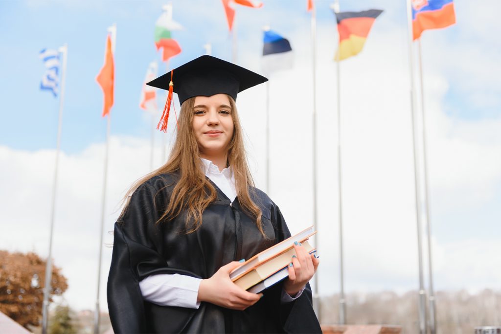 Estudiantes internacionales compartiendo experiencias en un boarding school