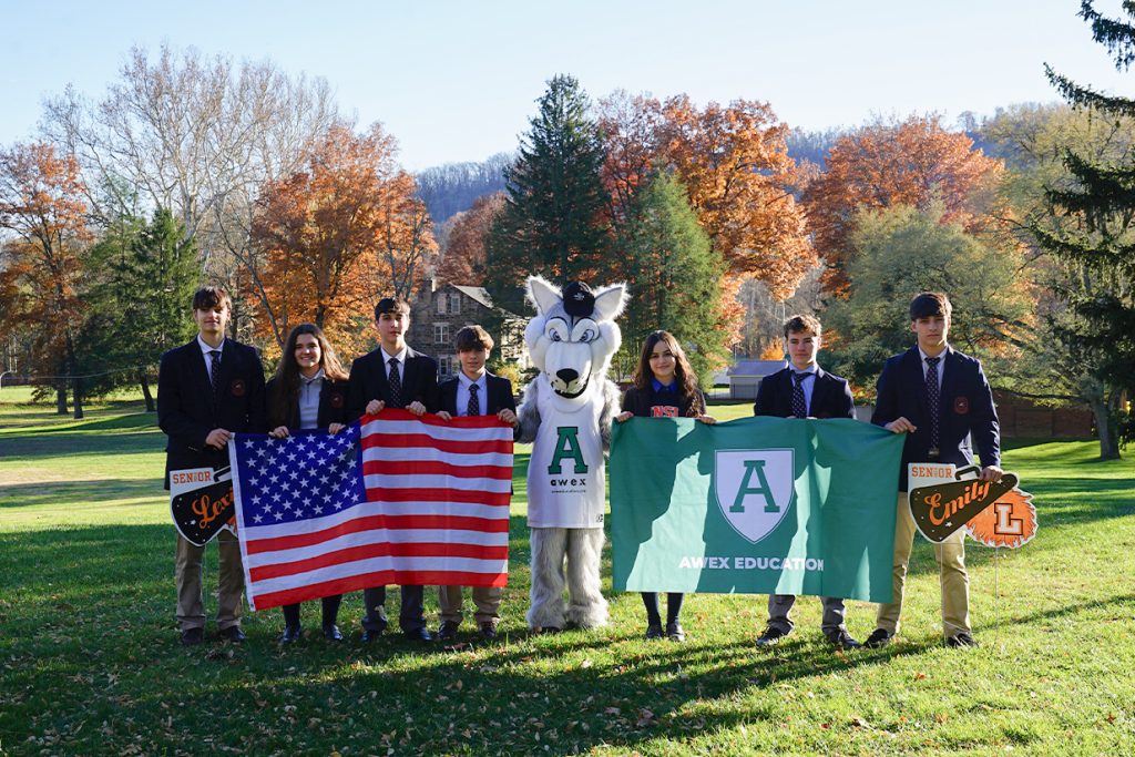 Grupo de estudiantes internacionales de Awex Education en Estados Unidos disfrutando su experiencia educativa con visado F-1