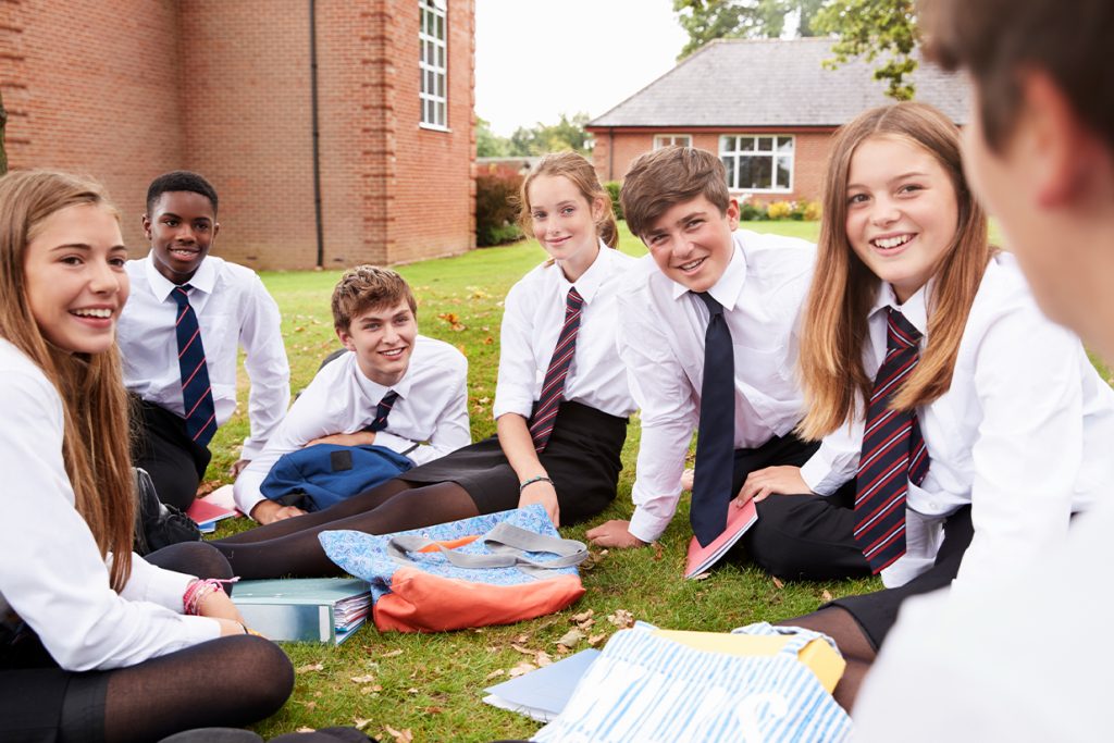 Estudiantes internacionales conviviendo en un colegio tipo boarding school en Canadá.