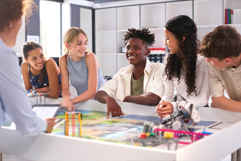 Estudiante internacional realizando prácticas de robótica en una escuela en Canadá.
