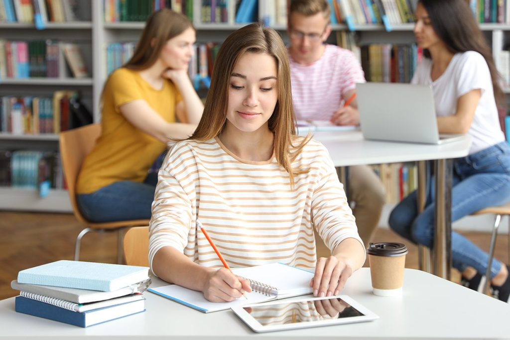 Cómo escribir un ensayo de admisión para universidad de EE. UU. paso a paso