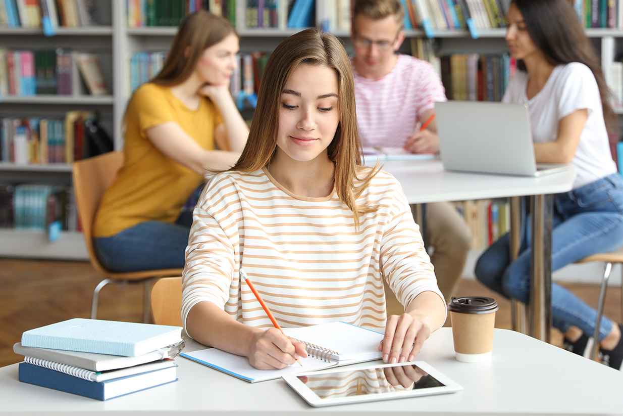 Cómo escribir un ensayo de admisión para universidad de EE. UU. paso a paso