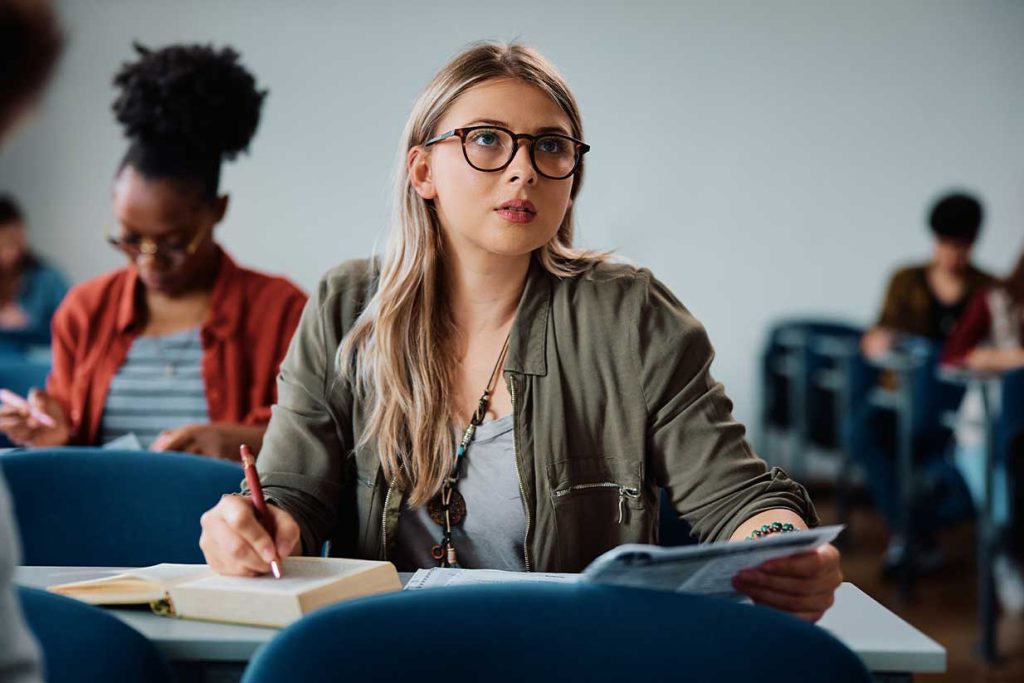 Cómo participar en clase estudiando en el extranjero con confianza